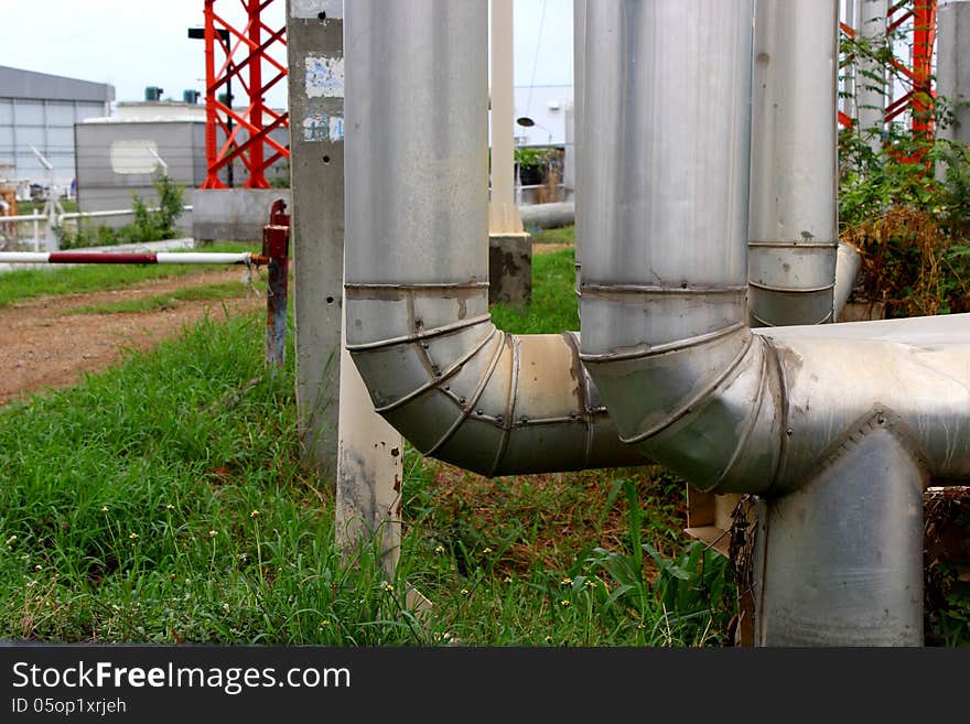 Pressure steam in industrial estates.