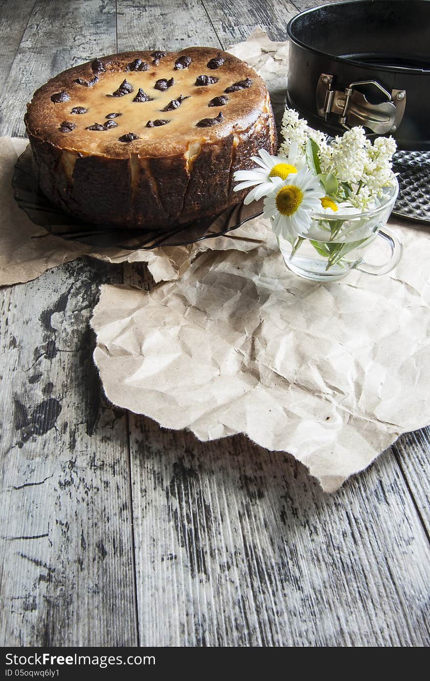 Cheesecake with a bouquet of daisies. Vertical shot.