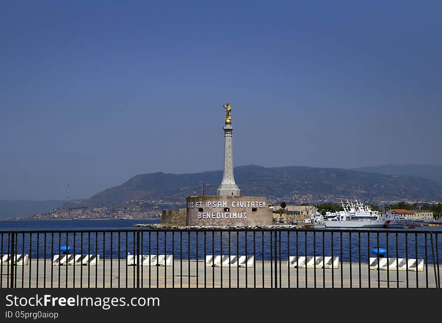 The harbour of Messina protects Fort santissimo canal Salvatore. It is built in the XVI century. Its high-rise dominant is Обетная column with a gilded statue of the Madonna ,the patroness of the city. There is a legend according to which the mother of God in 42 ad sent to the city residents letter, blessing them. These words are written on the wall of the Fort and mean: we Bless you and your city. The harbour of Messina protects Fort santissimo canal Salvatore. It is built in the XVI century. Its high-rise dominant is Обетная column with a gilded statue of the Madonna ,the patroness of the city. There is a legend according to which the mother of God in 42 ad sent to the city residents letter, blessing them. These words are written on the wall of the Fort and mean: we Bless you and your city.