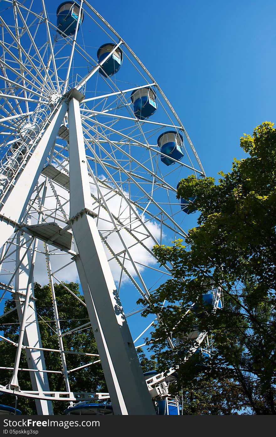 Ferris wheel attraction in the city park