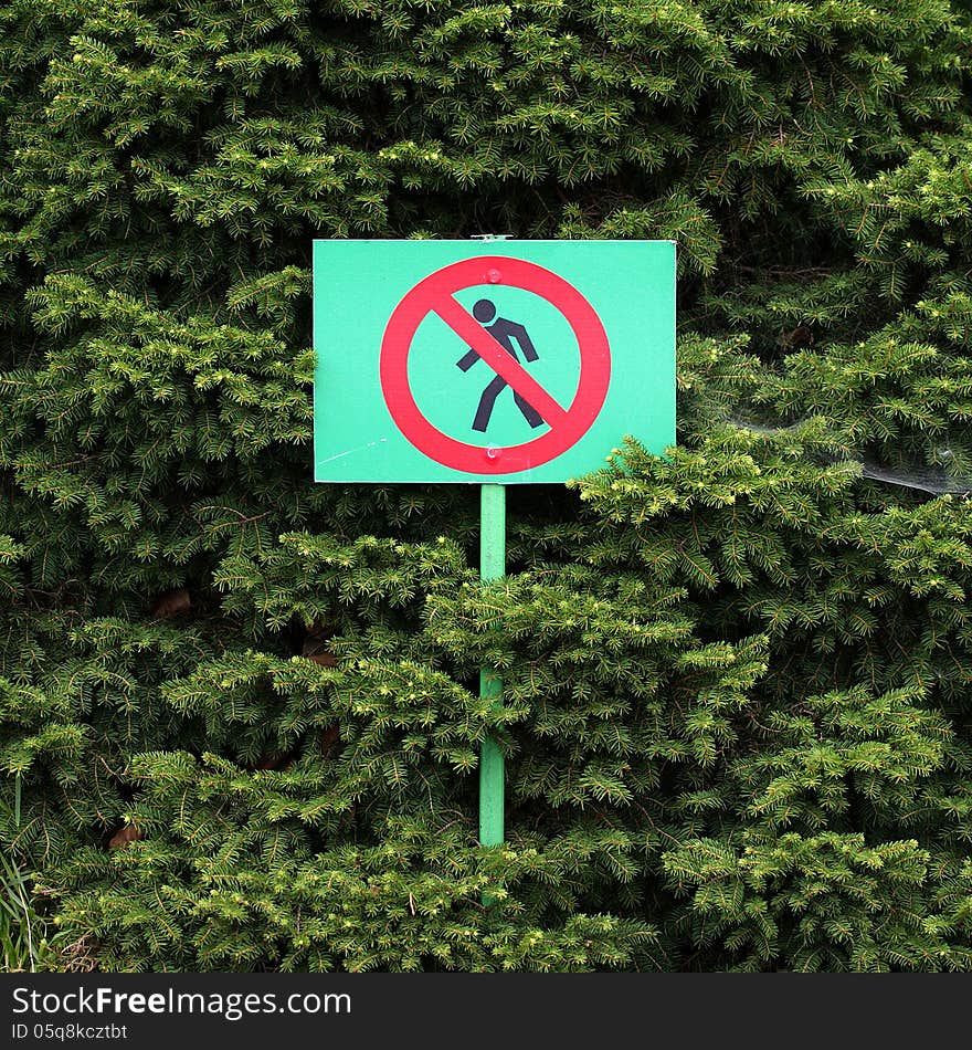 The ban on the lawn with the prohibitive sign Do not walk