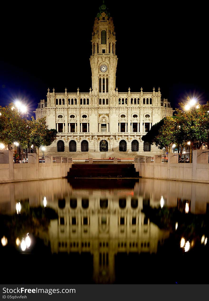 The Porto city hall by night.