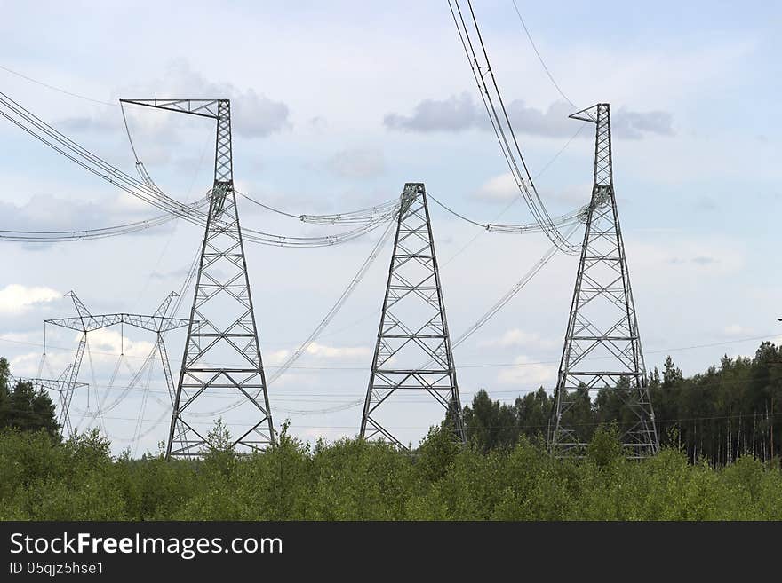 High-voltage support of transmission lines