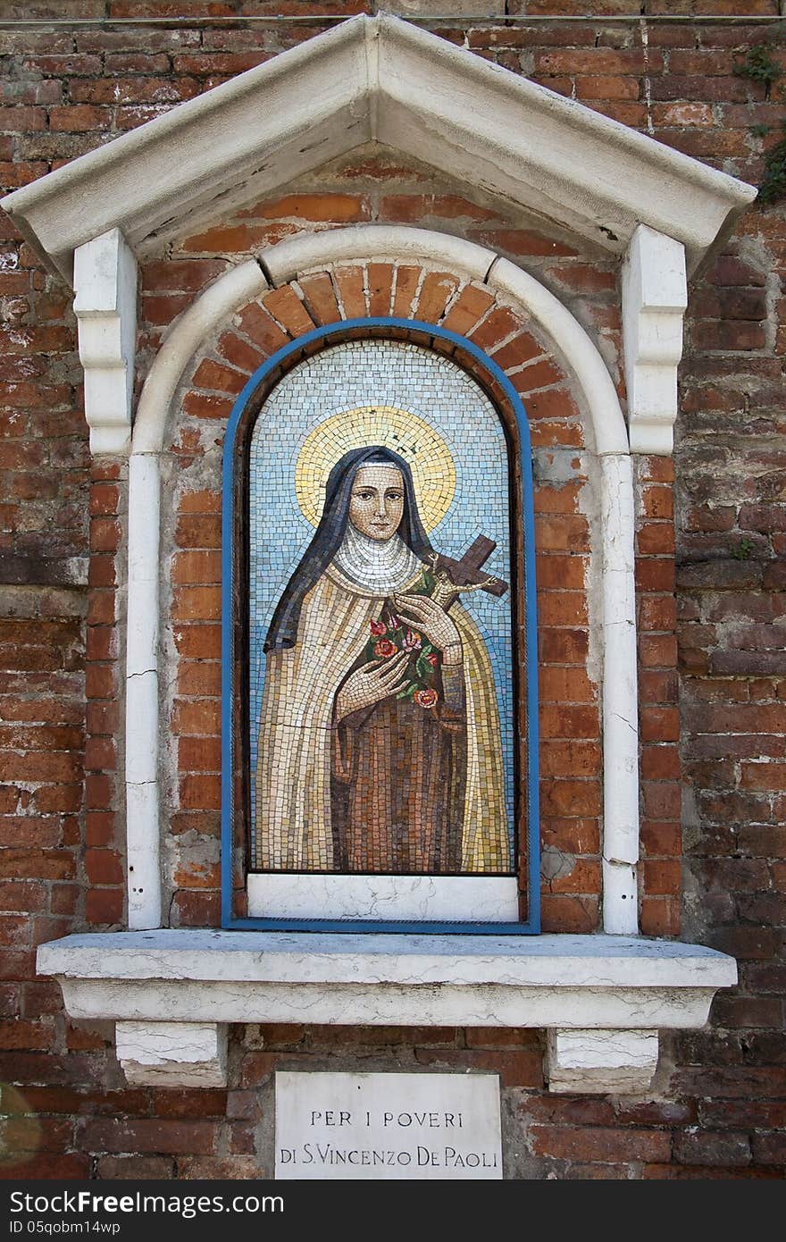 Statue of the holy mother in Venice