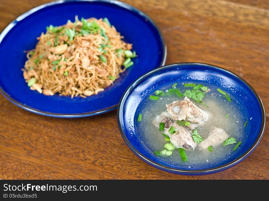 Spare rib clear soup and fried noodle