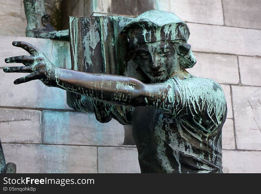 Sculpture of a worker in Antwerp.