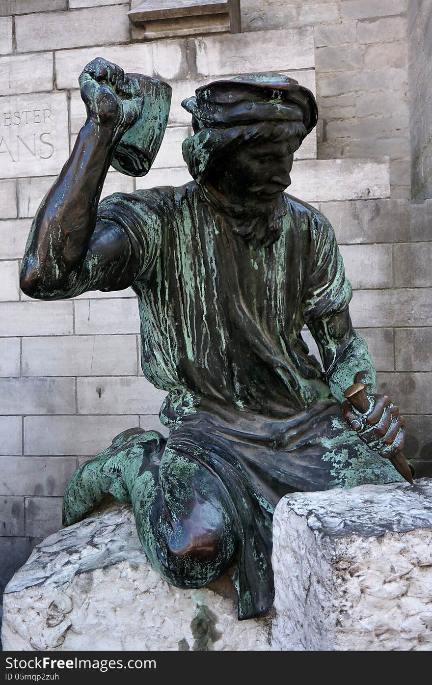 Sculpture of a worker in Antwerp.