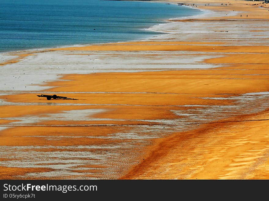 Shandong coast there are many beautiful beach in China, in the clear sunlight render beautiful gold, known as the golden beach, sand grain soft delicate, is a good place for summer summer summer people, also is the famous tourist attractions. Shandong coast there are many beautiful beach in China, in the clear sunlight render beautiful gold, known as the golden beach, sand grain soft delicate, is a good place for summer summer summer people, also is the famous tourist attractions.