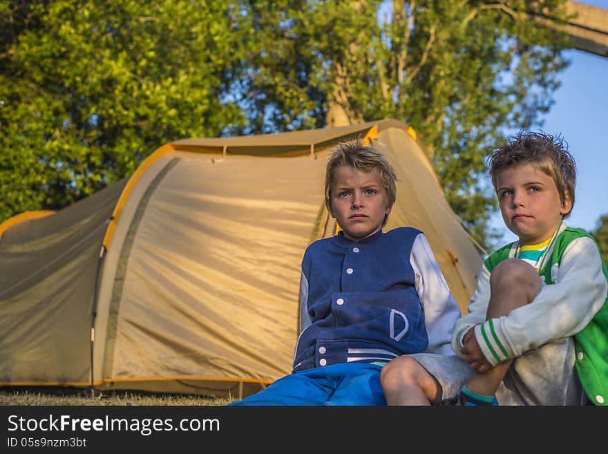 Kids looking at sunset