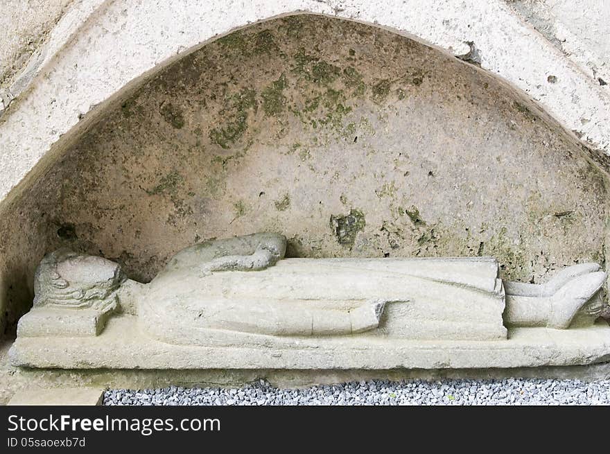 Stone sculpture on a medieval tombstone called a recumbent effigy. Stone sculpture on a medieval tombstone called a recumbent effigy.