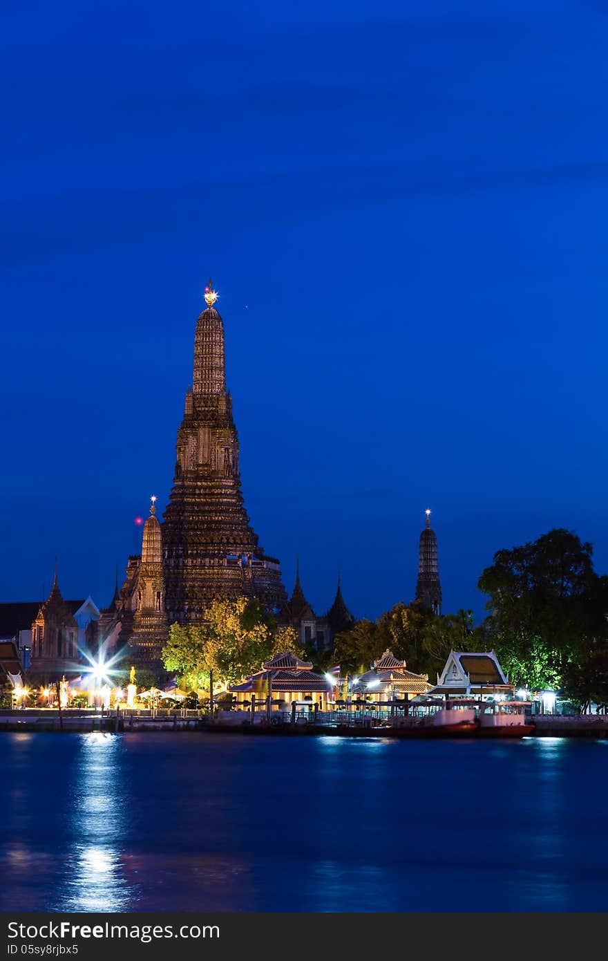 Wat Arun at dusk