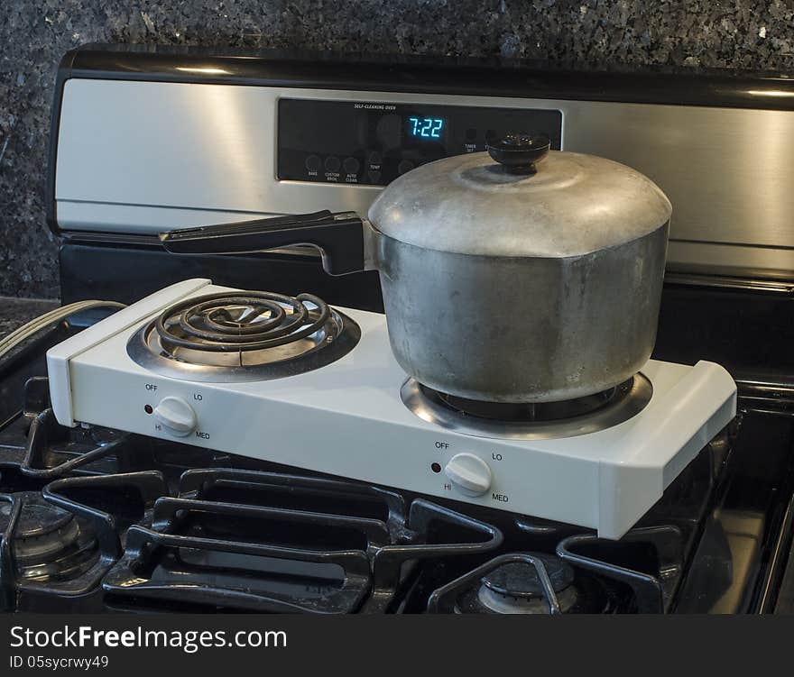 Electric hot plate on top of gas range experiencing utility outage