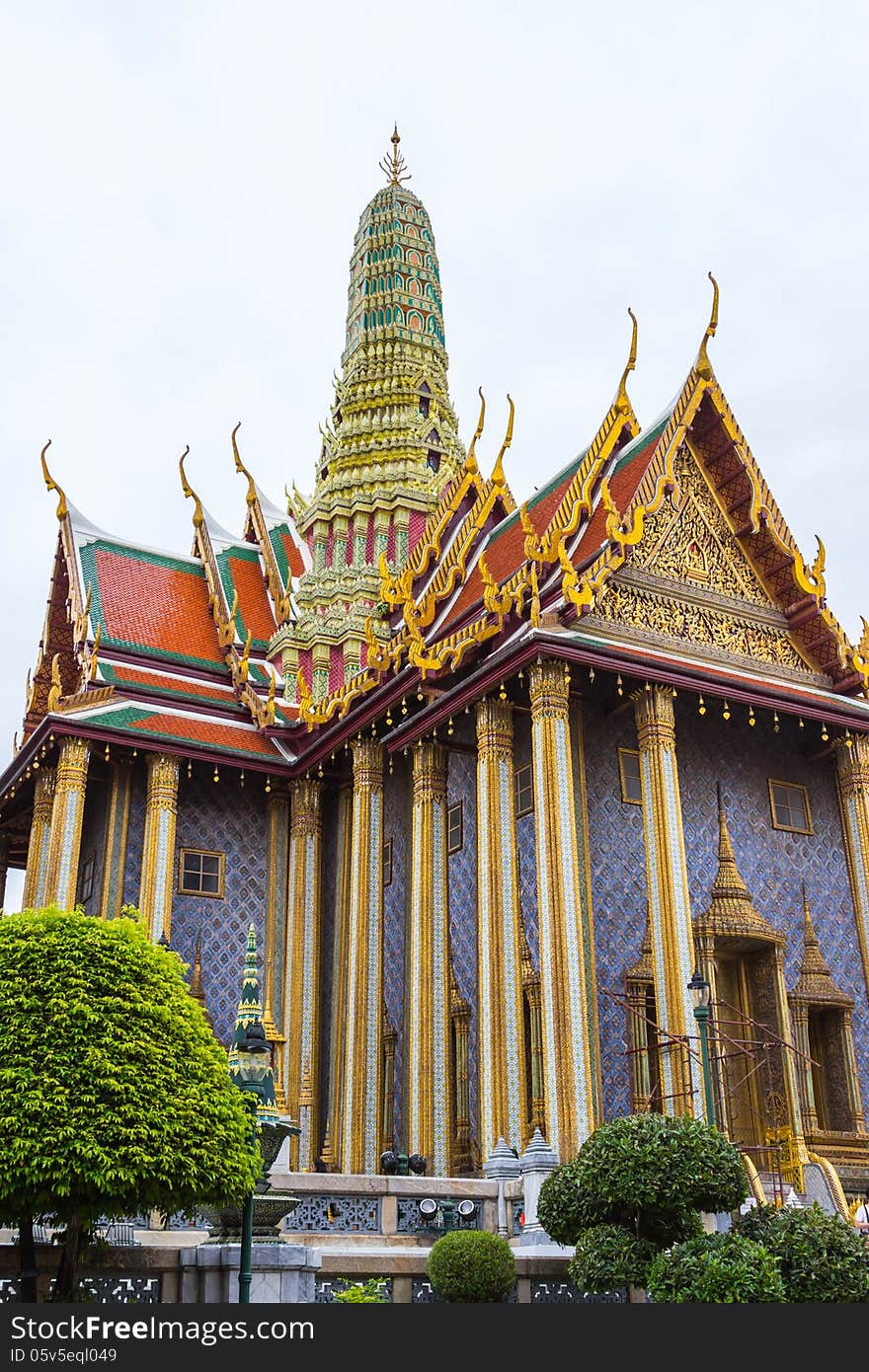 In the middle of the upper terrace of the Grand Palace in Bangkok rises the tower of the Royal Pantheon high into the sky.