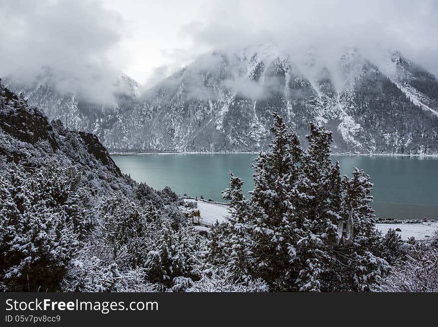 However lake scenery in Tibet