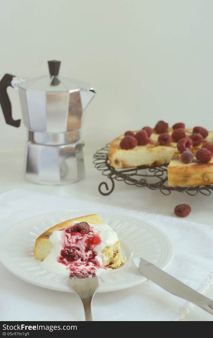 Cottage cheese baked pudding with raspberry topping