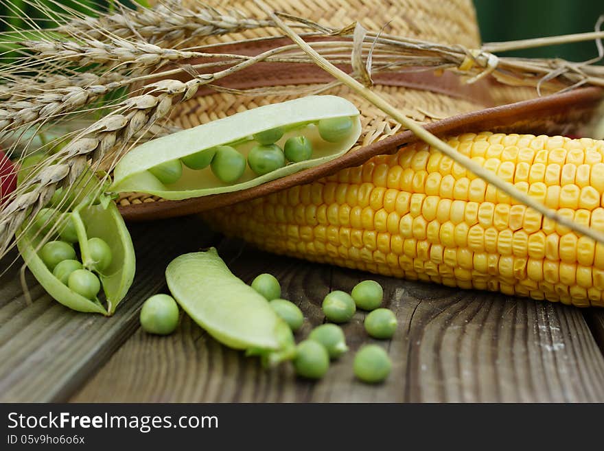 Green pot, corn and straw hat.