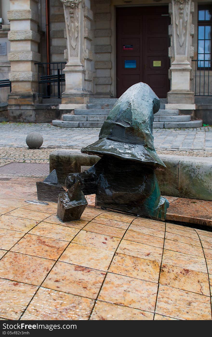 Symbol of Wroclaw, brass dwarf. There are more than 230 in the city and still they come! Water Dwarfs: dropping boats, Feeding Birds, gardener, actor, Parasolnik, Wierzbownik, water collector. Symbol of Wroclaw, brass dwarf. There are more than 230 in the city and still they come! Water Dwarfs: dropping boats, Feeding Birds, gardener, actor, Parasolnik, Wierzbownik, water collector