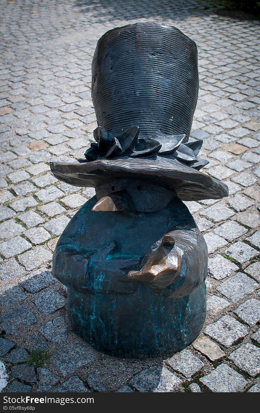 Symbol of Wroclaw, brass dwarf. There are more than 230 in the city and still they come! Water Dwarfs: dropping boats, Feeding Birds, gardener, actor, Parasolnik, Wierzbownik, water collector. Symbol of Wroclaw, brass dwarf. There are more than 230 in the city and still they come! Water Dwarfs: dropping boats, Feeding Birds, gardener, actor, Parasolnik, Wierzbownik, water collector