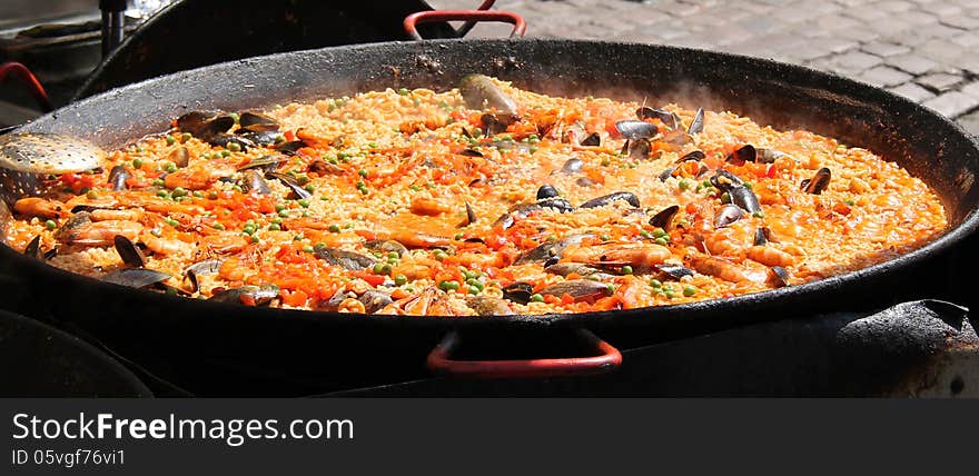 Street Food Paella.