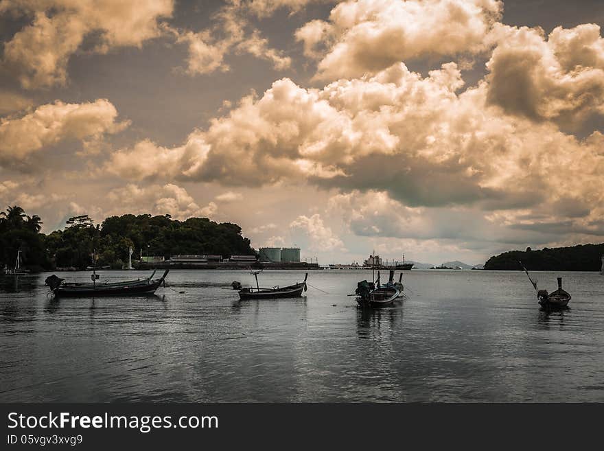 Many fishing boat on the sea with cloudy sky in the evening