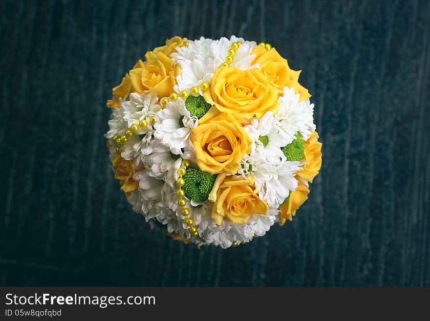 Photo of bouquet of yellow and white flowers in wedding. Photo of bouquet of yellow and white flowers in wedding