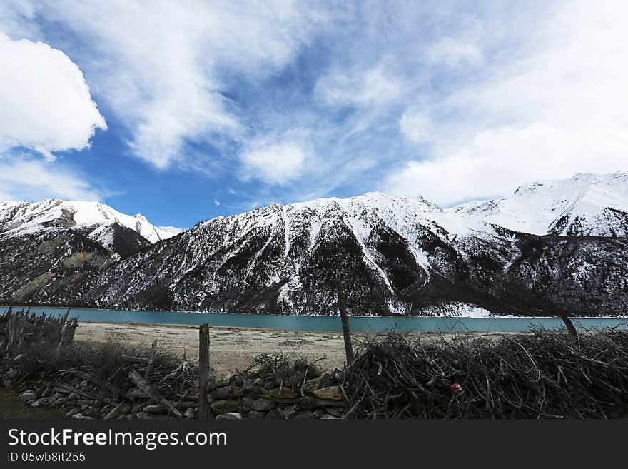 Ranwuhu banks of the Tibetan people