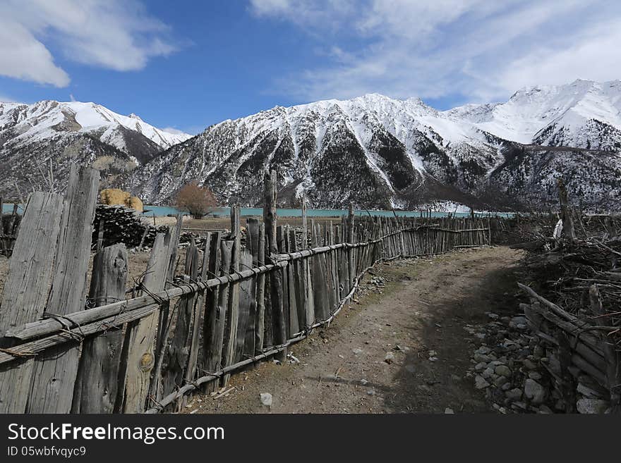 Ranwuhu banks of the Tibetan people