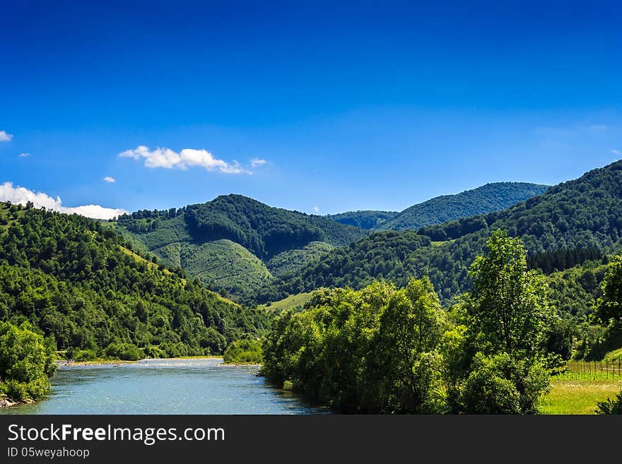 River  going into the mountains