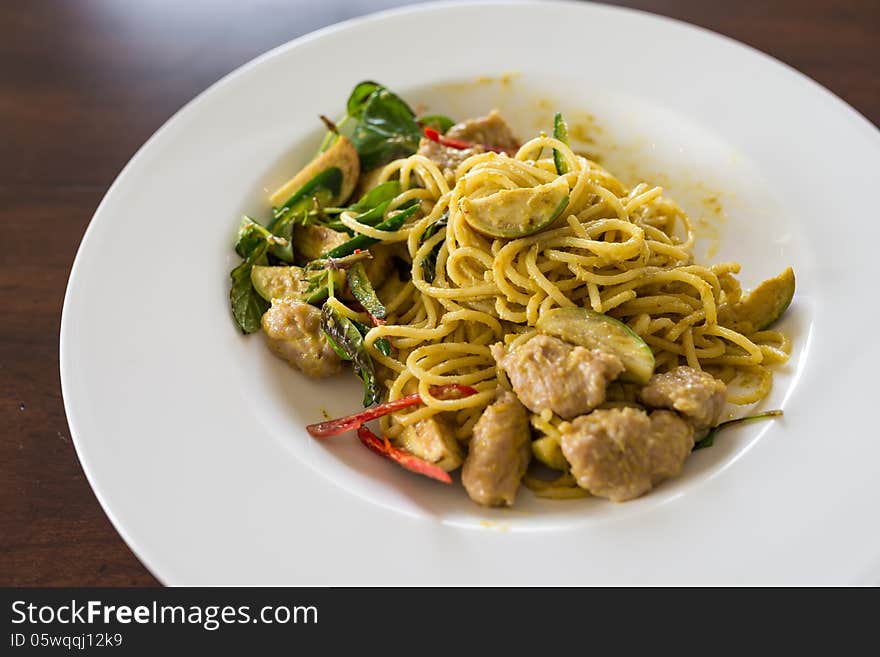 Spaghetti keaw whan, Thai style green curry noodle