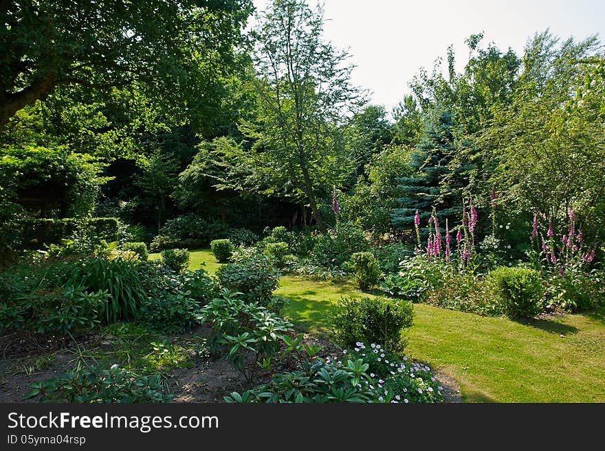 Attractive English Style Formal Garden