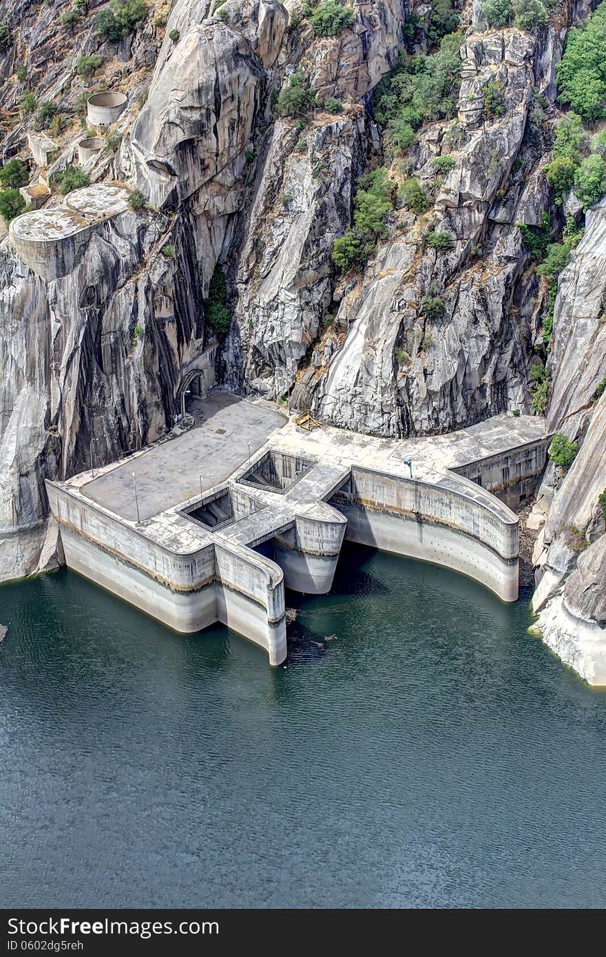 River Duero ravine and Aldeadavila dam; Salamanca, Spain. River Duero ravine and Aldeadavila dam; Salamanca, Spain.