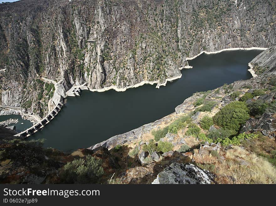 River Duero ravine and Aldeadavila dam; Salamanca, Spain. River Duero ravine and Aldeadavila dam; Salamanca, Spain.