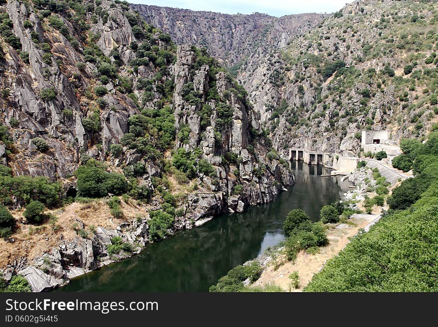 River Duero ravine and Aldeadavila dam; Salamanca, Spain. River Duero ravine and Aldeadavila dam; Salamanca, Spain.