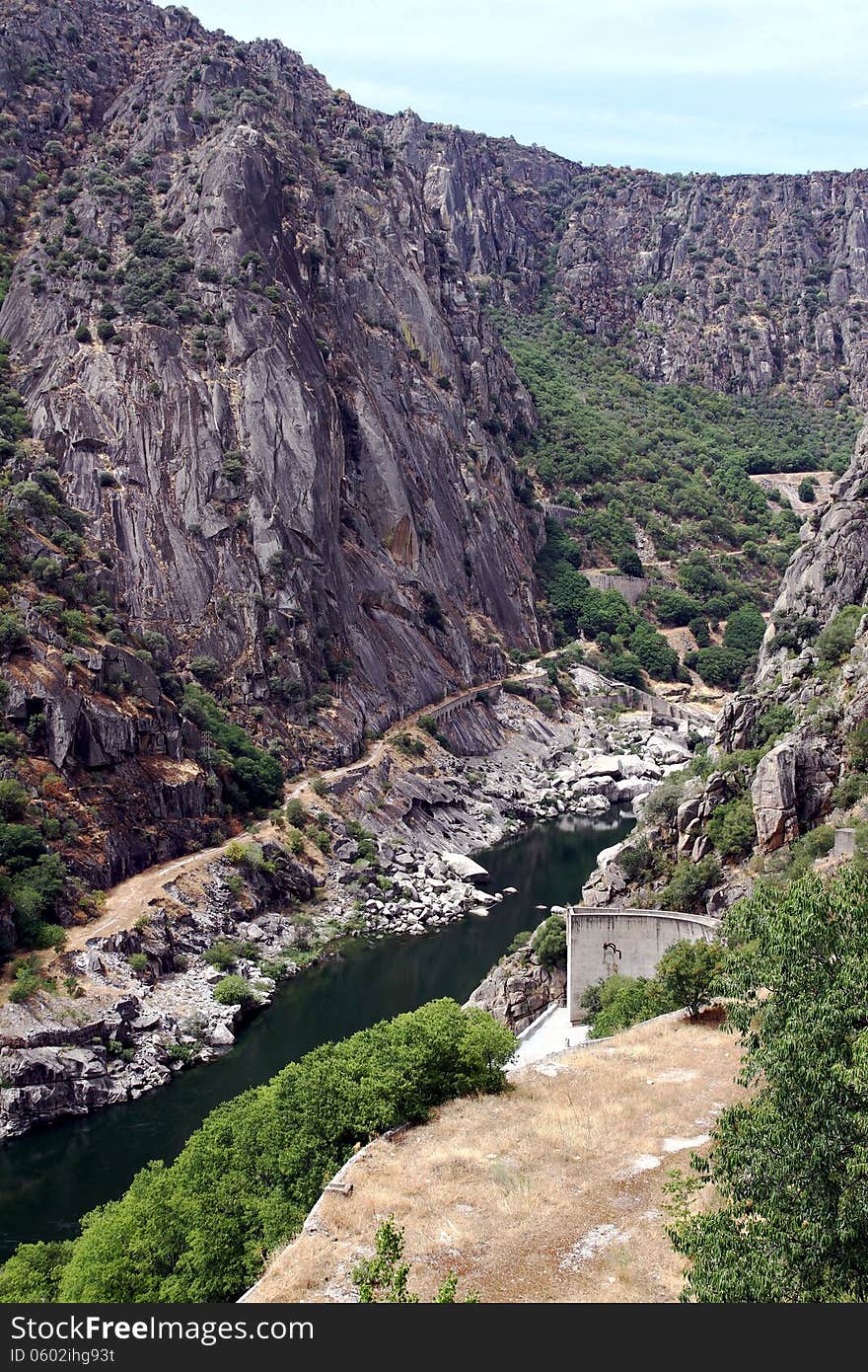 River Duero ravine and Aldeadavila dam; Salamanca, Spain. River Duero ravine and Aldeadavila dam; Salamanca, Spain.