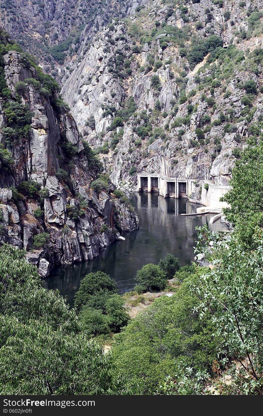 River Duero ravine and Aldeadavila dam; Salamanca, Spain. River Duero ravine and Aldeadavila dam; Salamanca, Spain.