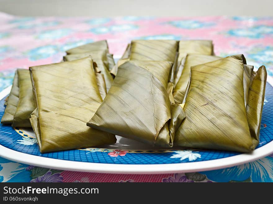 Glutinous rice steamed in banana leaf is Thai dessert.