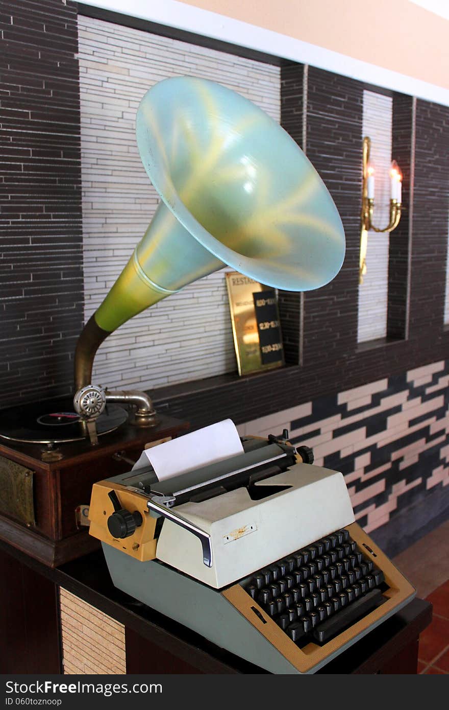 Retro gramophone and typewriter decoration in restaurant&bar