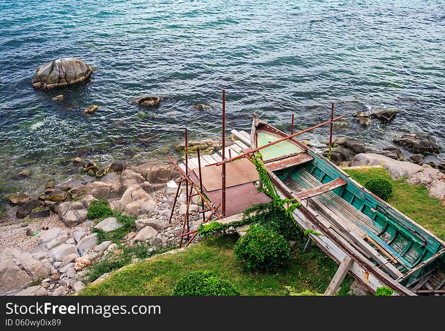 Long awaiting for repair of on old boat