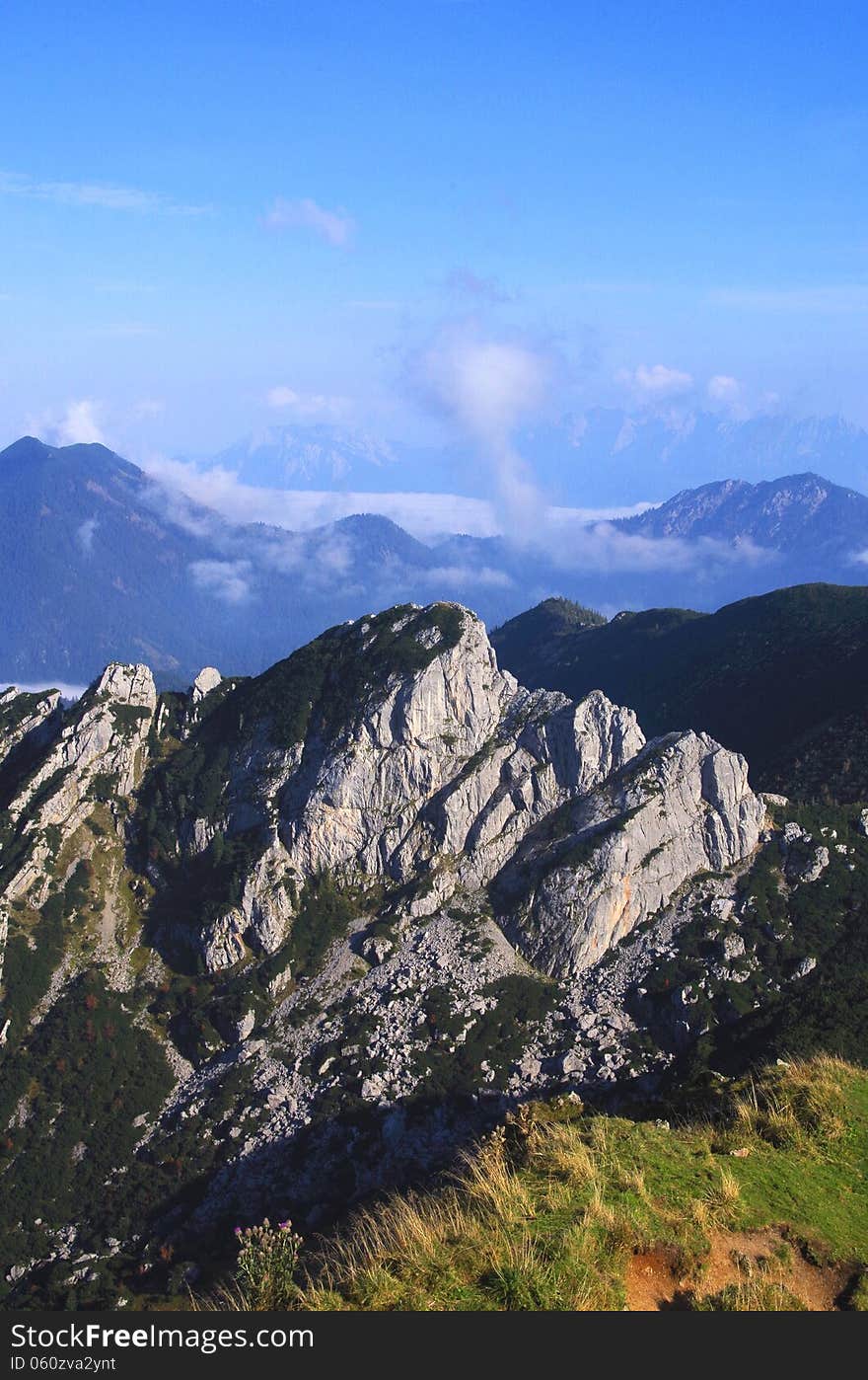 Beautiful summery hiking day in the Alps