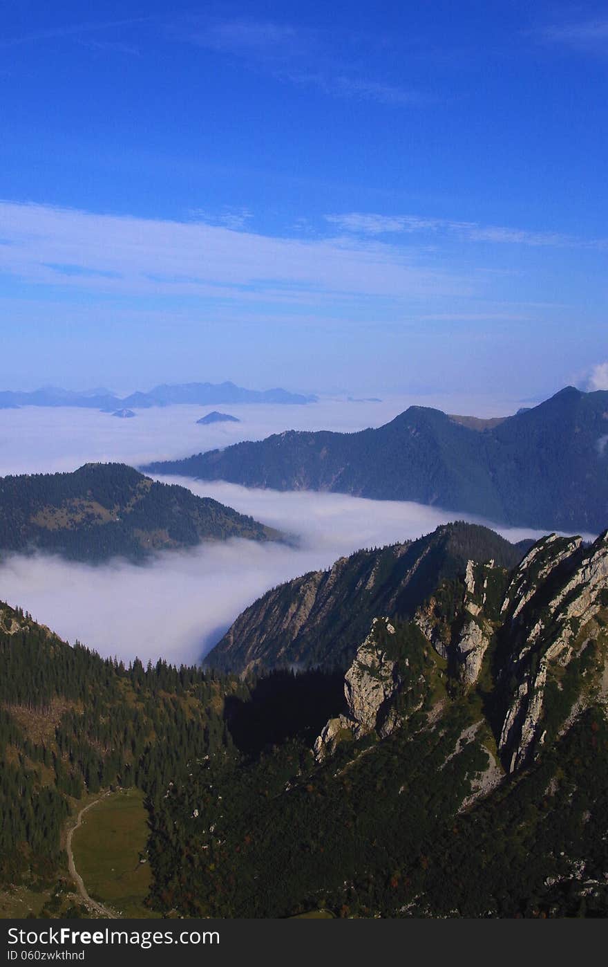 Beautiful summery hiking day in the Alps