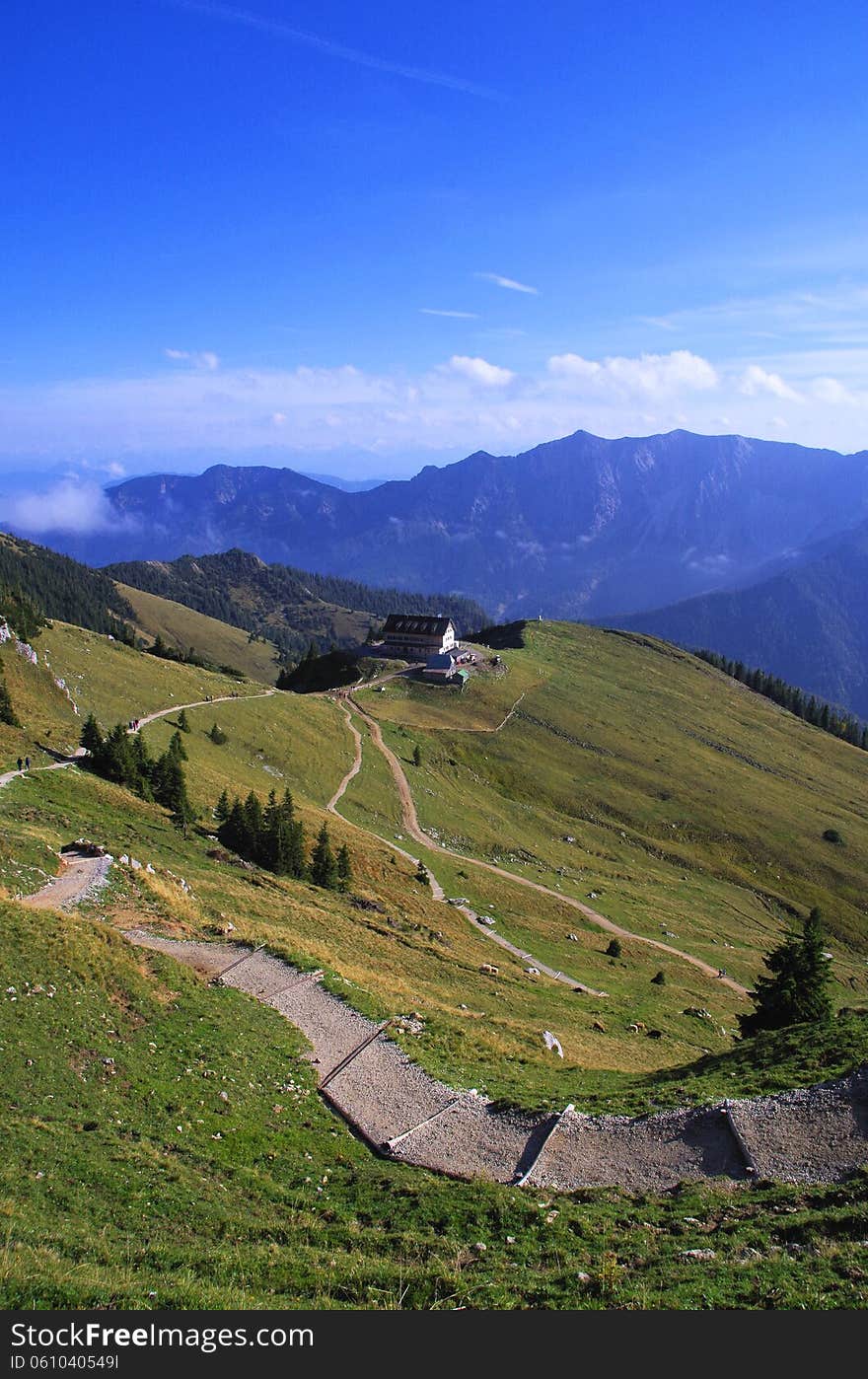 Beautiful summery hiking day in the Alps