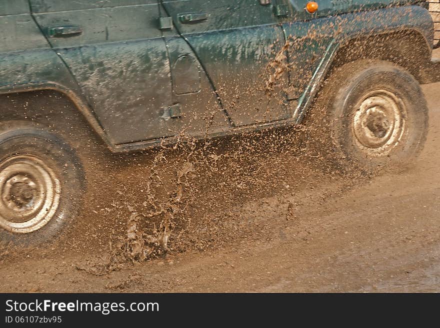Off-road racing is one of the most popular men's sports. In winter and spring, summer and autumn there will always be willing to fight. Off-road racing is one of the most popular men's sports. In winter and spring, summer and autumn there will always be willing to fight.