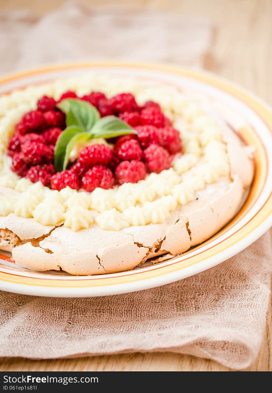 Pavlova meringue with cream and raspberries