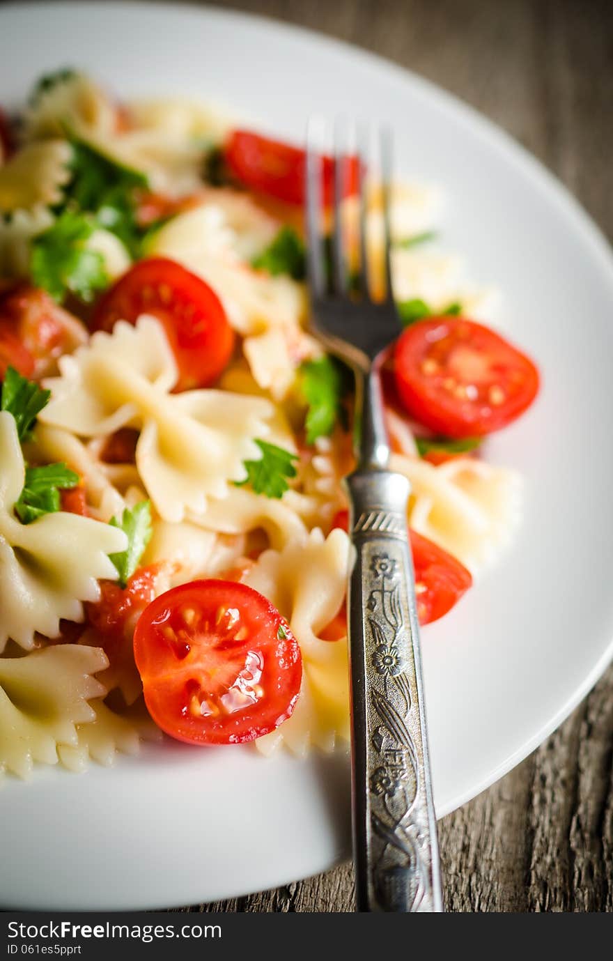 Farfalle pasta with cherry tomatoes