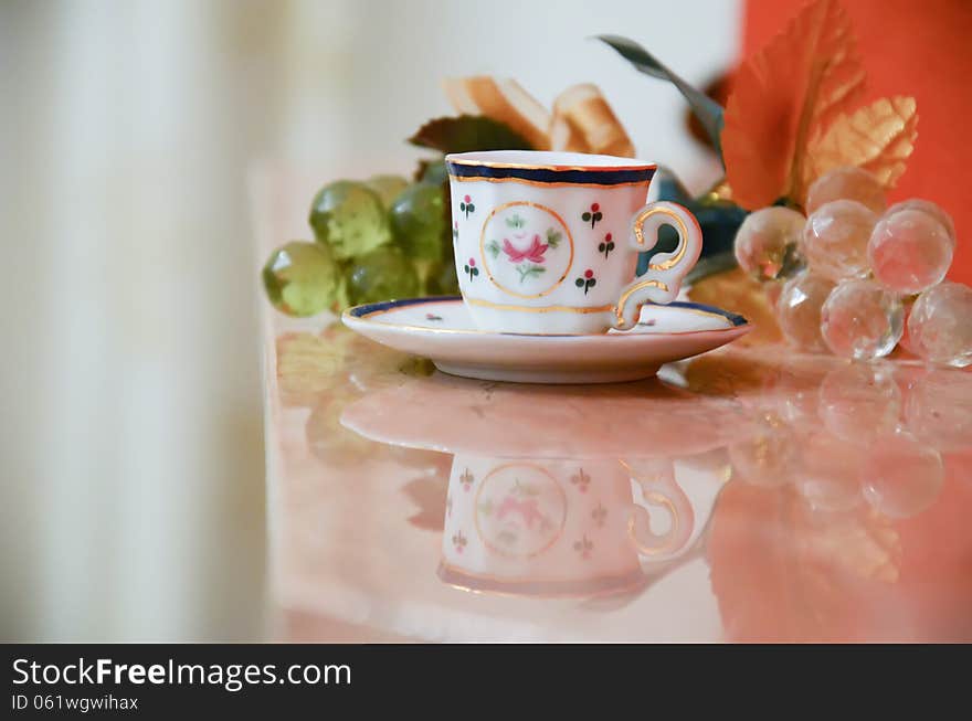 Tea cup saucer