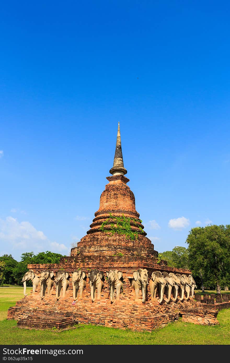 Chang Lom Pagoda ,Thailand