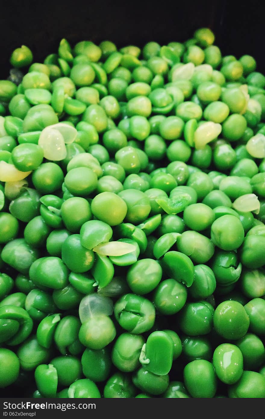 Green peas background