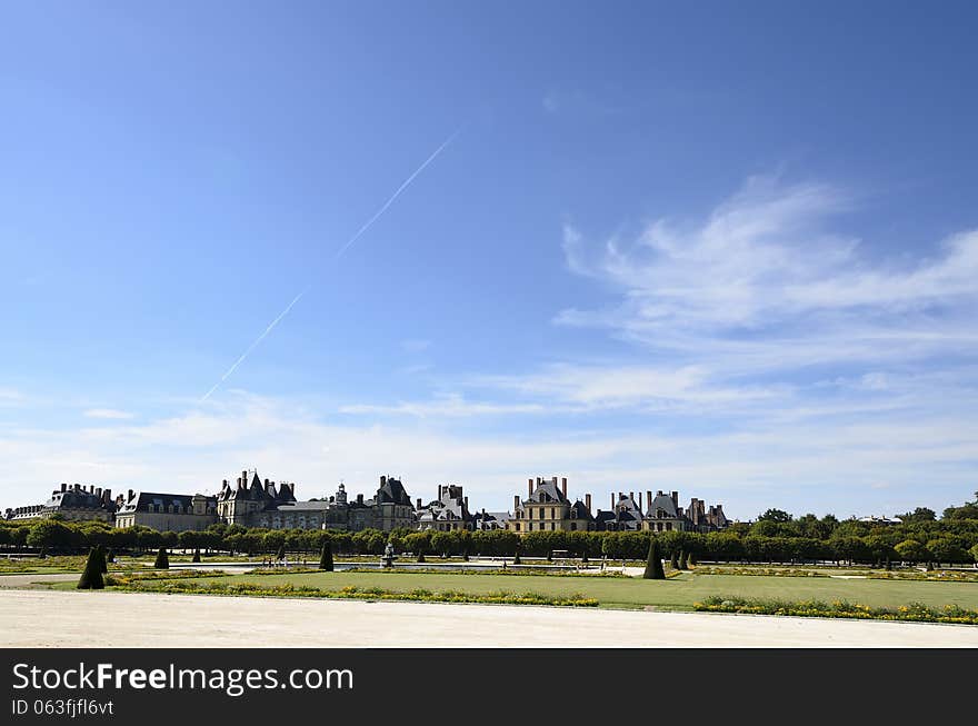 Covering 130 hectares and extending to the stepped section by the Bassin des Cascades, the easterly edge of the park used to mark the limits of the royal estate. From the village of Avon, it was crossed by the main access road to the château. Its current layout, organised into a network of cascades and radiating pathways, dates from the creation of the canal under Henri IV (1606-1609). Covering 130 hectares and extending to the stepped section by the Bassin des Cascades, the easterly edge of the park used to mark the limits of the royal estate. From the village of Avon, it was crossed by the main access road to the château. Its current layout, organised into a network of cascades and radiating pathways, dates from the creation of the canal under Henri IV (1606-1609).