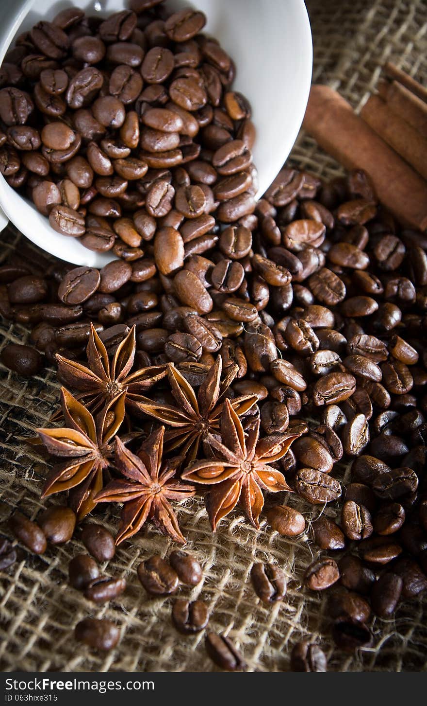 Coffee Ingredient with aniseed and cinnamon