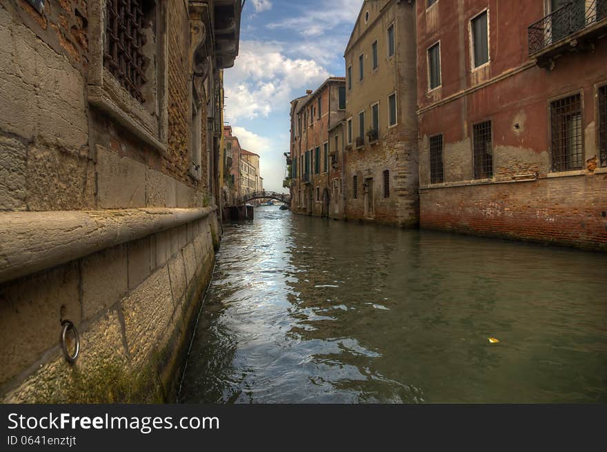 Canal in Venezia - ground view